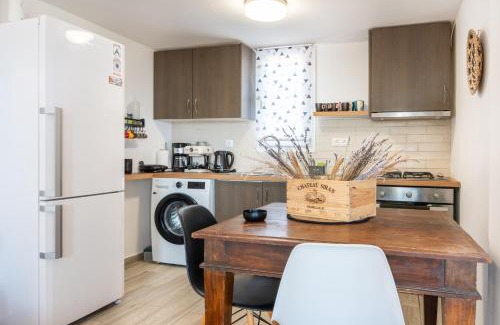Ios House | Pet-Friendly Retreat: Mentas House with Perfect Reviews