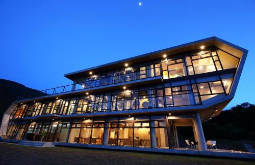 Shoufeng Bed & Breakfast | Cozy Revika B&B with Breakfast and Relaxing Hot Tub