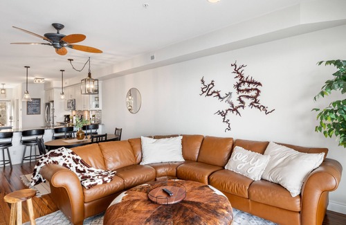 Osage Beach Condo | Unwind at Lands' End: Main Channel Views & Waterfall Pool