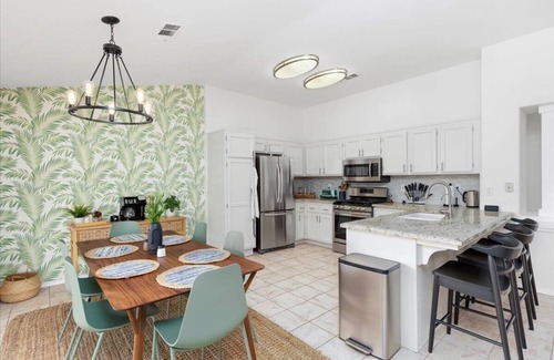 Greenacres House | Relaxing 3 Bedroom Home in Bakersfield with Pool & Wi-Fi