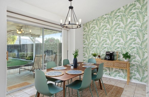 Greenacres House | Relaxing 3 Bedroom Home in Bakersfield with Pool & Wi-Fi