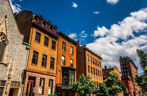 Mount Vernon Hotel | Rooftop Access & Family-Friendly Comfort at Hotel Revival
