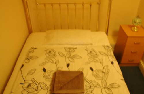 Feltham North House | Relax at Revive Lodge with Breakfast Included