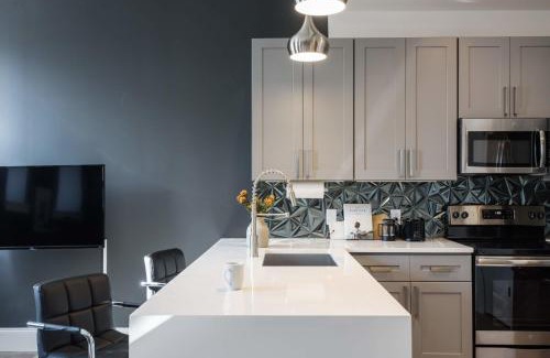 Lafayette Square Apartment | Cozy LF Square 1BR with Rooftop & Pet-Friendly Amenities