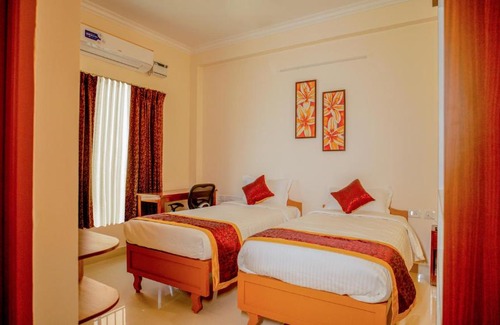 Urapakkam Hotel | Discover Revostay Royel: Family-Friendly with Dining Options