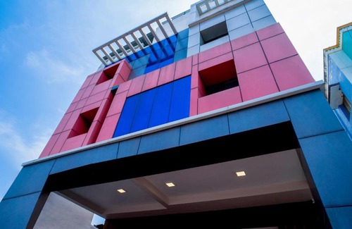 Urapakkam Hotel | Discover Revostay Royel: Family-Friendly with Dining Options