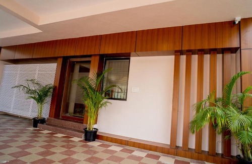 Urapakkam Hotel | Discover Revostay Royel: Family-Friendly with Dining Options
