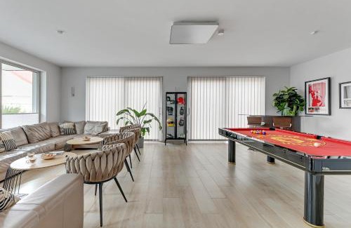 Rewa Apartment | Experience Rewa Park: Oceanfront Bliss with Top Amenities