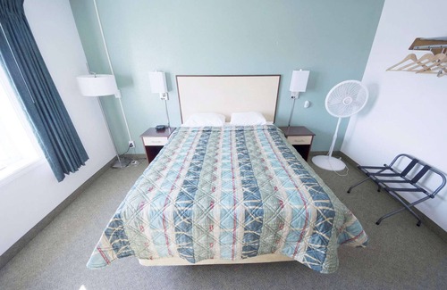 Fairbanks House | Guest Rated: 10/10 Rewak Studios with Gigabit WiFi!
