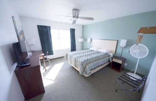 Fairbanks House | Guest Rated: 10/10 Rewak Studios with Gigabit WiFi!
