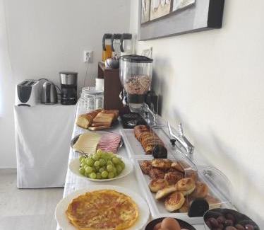Loutra Ypatis Hotel | Comfortable Stay at Rex Πολίτη with Breakfast & Hot Tub