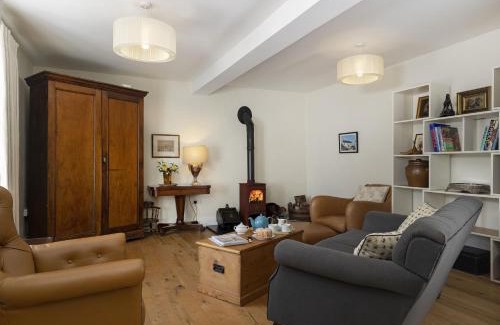 Vale of Glamorgan House | Pet-Friendly Retreat at Rexton House for Memorable Stays