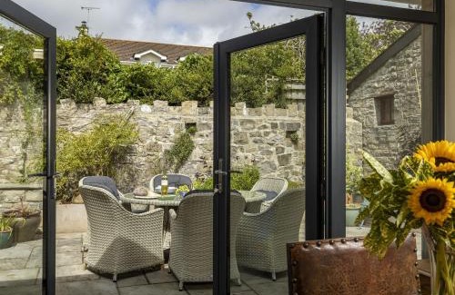 Vale of Glamorgan House | Pet-Friendly Retreat at Rexton House for Memorable Stays