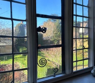 Faringdon House | Explore Reynolds House: Family-Friendly with Top Ratings