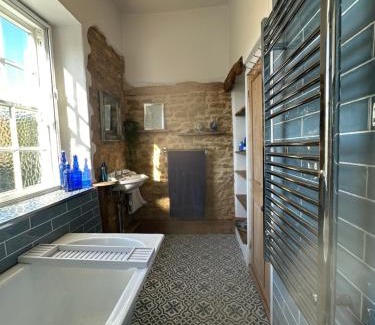 Faringdon House | Explore Reynolds House: Family-Friendly with Top Ratings
