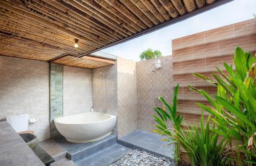Sampalan Resort | Reynten Hill Resort: Oceanfront Bliss with Spa & Pool