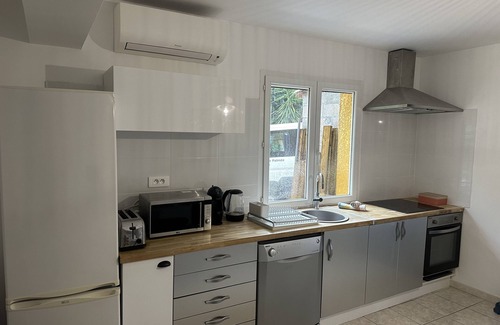Coggia House | Cozy Villa Retreat with Pool and Ocean View