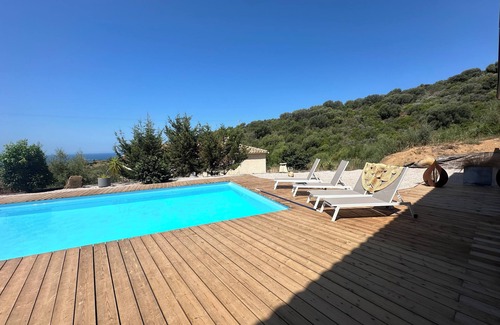 Coggia House | Cozy Villa Retreat with Pool and Ocean View
