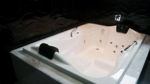 Catas Altas House | Comfortable Rez Home Catas Altas - 4-Star Stay with Hot Tub
