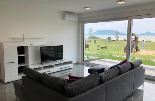 Fonyodliget Apartment | Family-Friendly Stay at Rezeda Apartman - 4-Star Rated