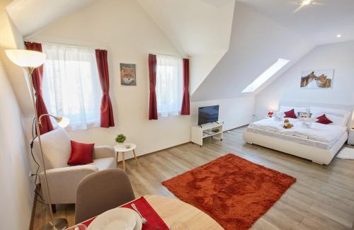 Fertohomok Apartment | Oceanfront Stay at Rezeda Vendégház - Rated 9.6/10