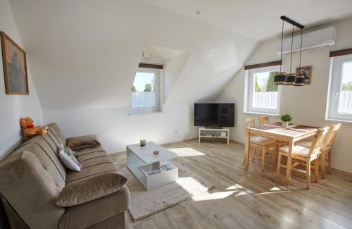 Fertohomok Apartment | Oceanfront Stay at Rezeda Vendégház - Rated 9.6/10