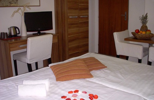 Stare Splavy House | Family-Friendly Rezidence Fami with Spa and Dining Options
