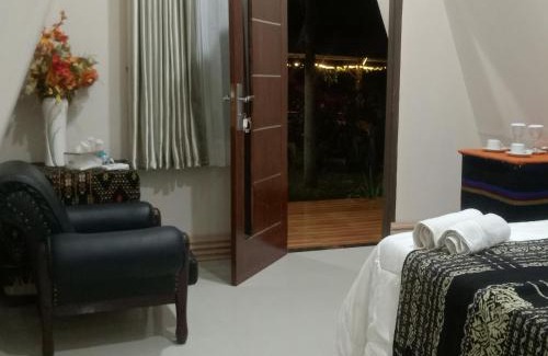 Ende House | Budget-Friendly Rezka Roomz Syari'ah with Breakfast Included