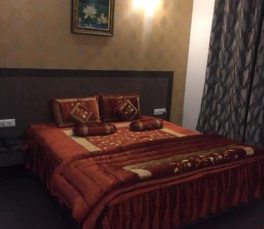 Malur Hotel | Discover RG Hotels and Resort with Pool & Spa Amenities