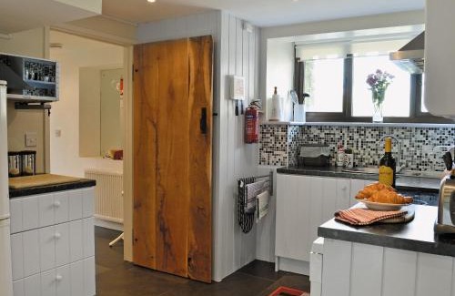 Pentrefelin House | Elegant Rhandir Long House: 5-Star, Family-Friendly Retreat