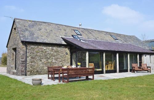Pentrefelin House | Elegant Rhandir Long House: 5-Star, Family-Friendly Retreat