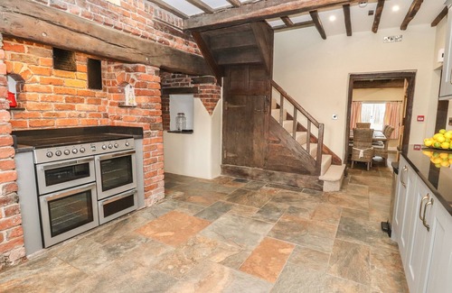 Llanymynech Cottage | Discover Rhandregynwen Hall: Family-Friendly Getaway