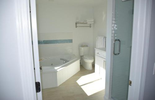 Newport Hotel | Ocean View Retreat at Rhea's Inn by the Sea - Rated 9/10