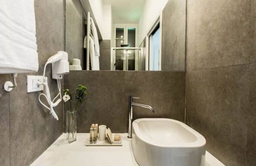 Reggio Calabria Bed & Breakfast | Comfortable Stay at Rhegion B&B with Private Bathroom