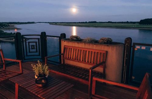 Emmerich Apartment | Rheinloft 3: Spacious Giebelwohnung by the Rhine Promenade