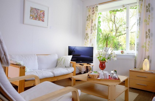 Hitdorf House | RheinRiver Guesthouse: Family-Friendly Retreat by the River