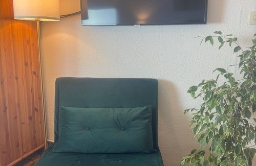 Hitdorf House | RheinRiver Guesthouse: Family-Friendly Retreat by the River