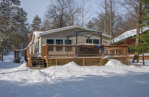 Rhinelander Cottage | Rhinelander Waterfront Cottage - Ideal for Family Getaways