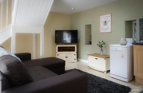Llangadog House | Experience Oceanfront Bliss at Rhiwddu Barns - Pet Friendly