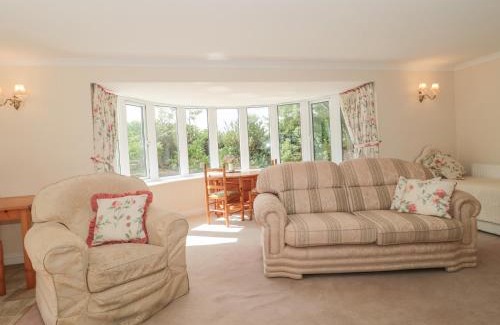 Sturminster Newton House | Discover Rhode Acres: Pet & Child Friendly 4-Star Retreat