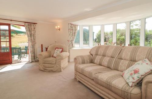 Sturminster Newton House | Discover Rhode Acres: Pet & Child Friendly 4-Star Retreat