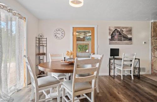 Custer House | Pet Friendly Retreat at Rhodenbaugh Ranch - 4 Star Stay