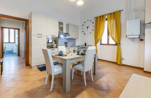 Rho Apartment | Cozy Rhome 14: Ideal Apartment for Smart Workers