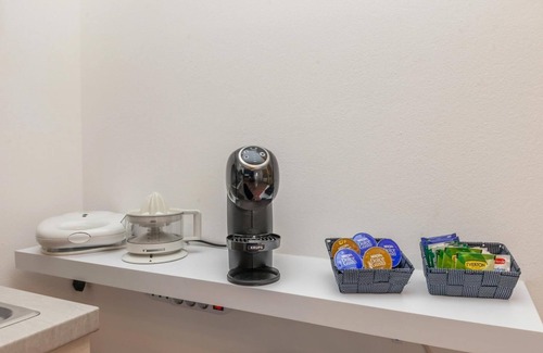 Rho Apartment | Cozy Rhome 14: Ideal Apartment for Smart Workers