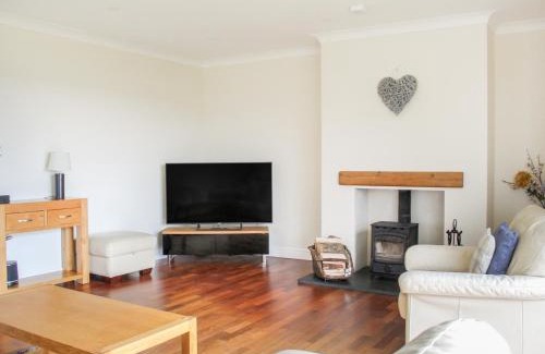 Pen-y-sarn House | Rhos Helyg: Pet and Child Friendly with a Perfect 10/10 Rating