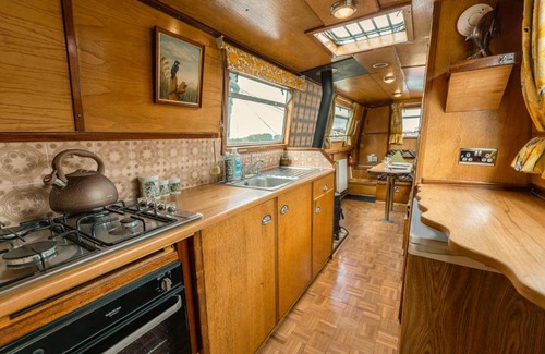 Shoreham-by-Sea Boat Rental | Ocean View Retreat at Rhubarb and Custard - Rated 10/10
