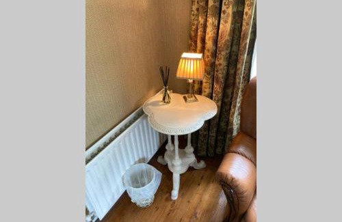 Enniskillen House | Rhubarb Cottage: Pet & Child Friendly with 9.9/10 Rating