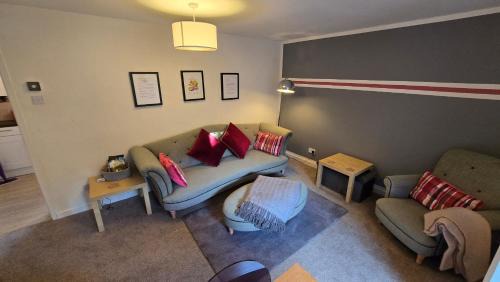 Durham House | Rhubarb Retreat - Modern House near Durham with Parking