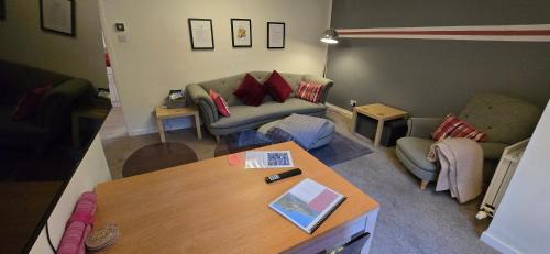 Durham House | Rhubarb Retreat - Modern House near Durham with Parking