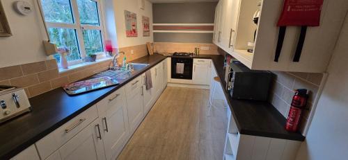 Durham House | Rhubarb Retreat - Modern House near Durham with Parking